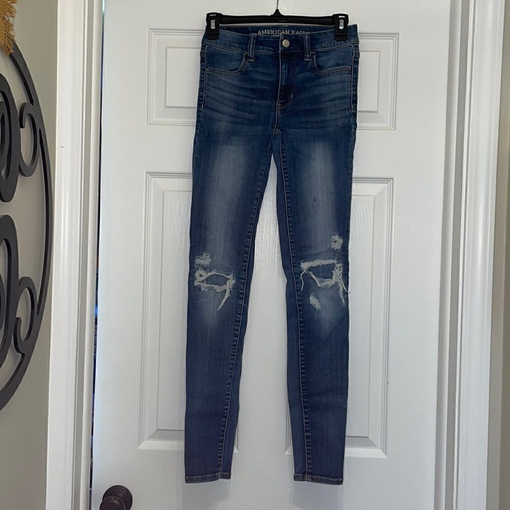 ✨American Eagle Medium Wash Hi-Rise Distressed Jegging